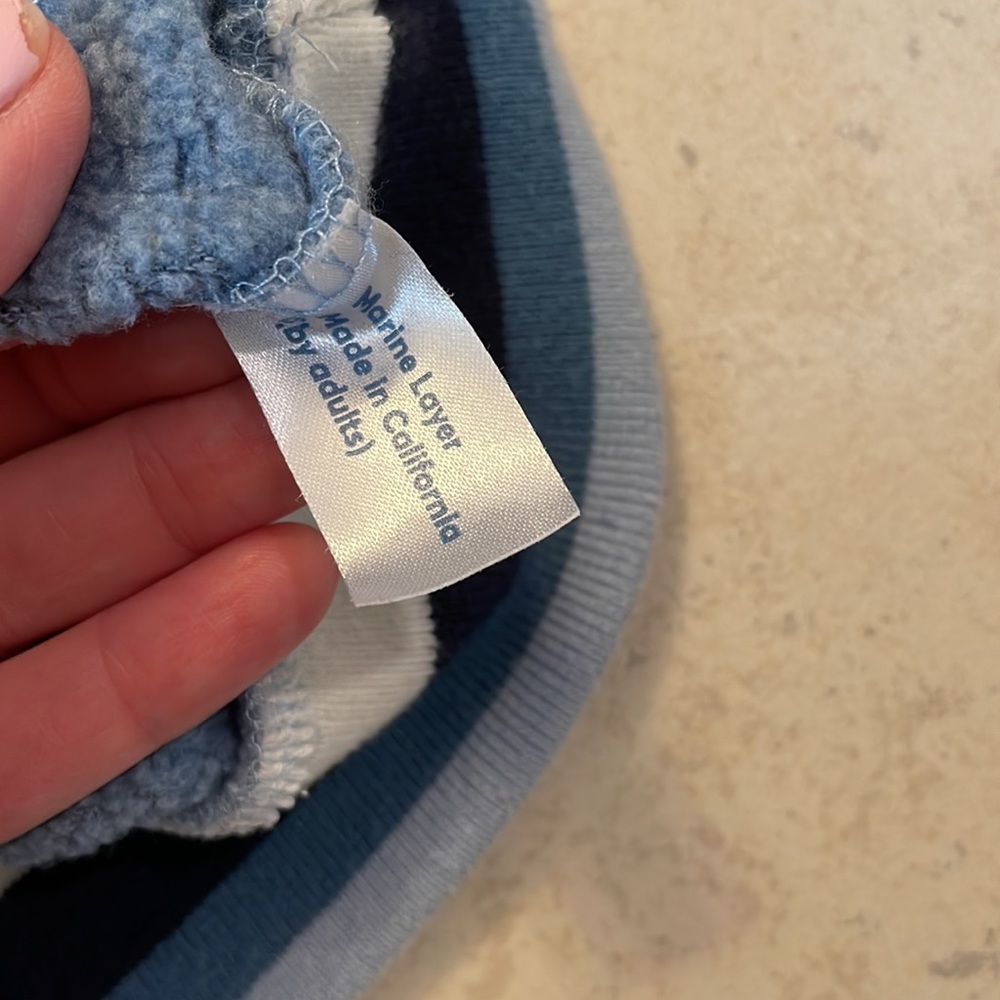 cozy, soft, epically classic marine layer sweatshirt. Barely worn. womens size M - Picture 4 of 5